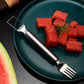 🍉✨ Furculiță 2 în 1 din Oțel Inoxidabil pentru Fructe – Taie și Servește Rapid! 🍴😋