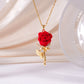 ✨ Colier elegant cu pandantiv în formă de trandafir roșu – accente de cristal, finisaj auriu ✨