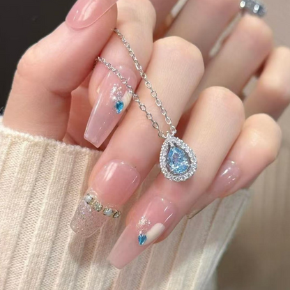 💎✨ Colier Elegant cu Picătură Albastră – O Notă de Raffinament pentru Ținuta Ta! 👗💙