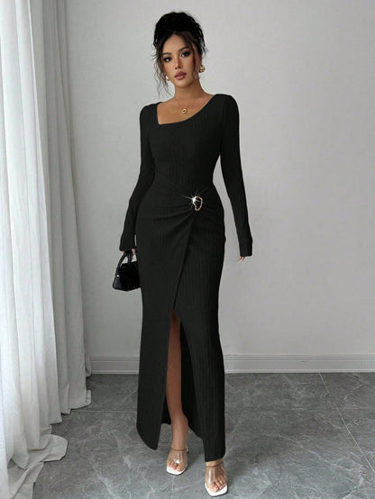 👗Ruched Slimming, Elegant Silhouette✨ Women's Ribbed Knit Long Dress – Asymmetric Neckline & Metal Ring | Naturally Flattering, Upscale Appeal ✨
